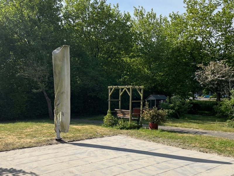 Strak bestraat terras en oprit in Amsterdam na oplevering door PJ Kaptein
