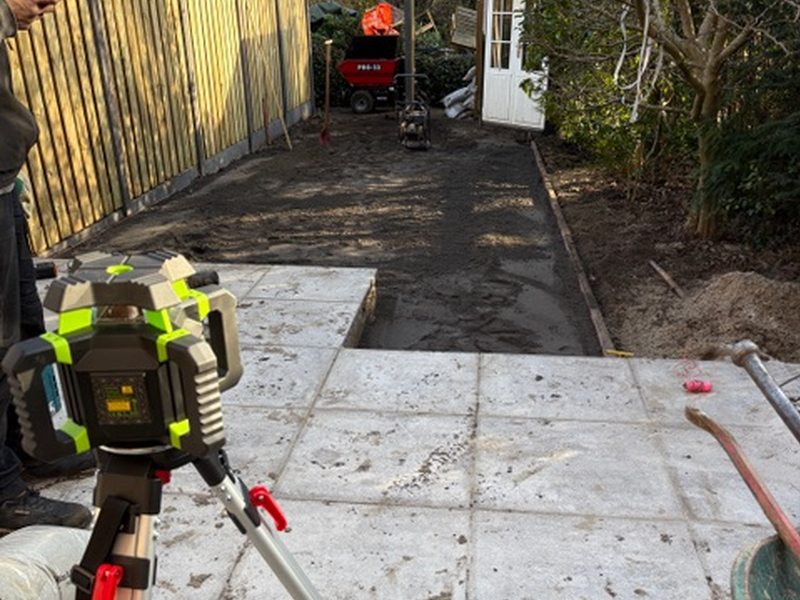 Kale achtertuin in Purmerend voor aanvang van de tuinaanleg