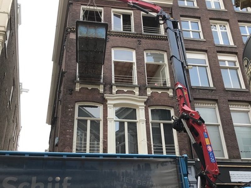 Verwijderen oude schutting en bestrating